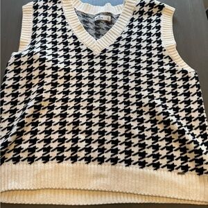 Hollister Black and White Houndstooth Sweater Vest
